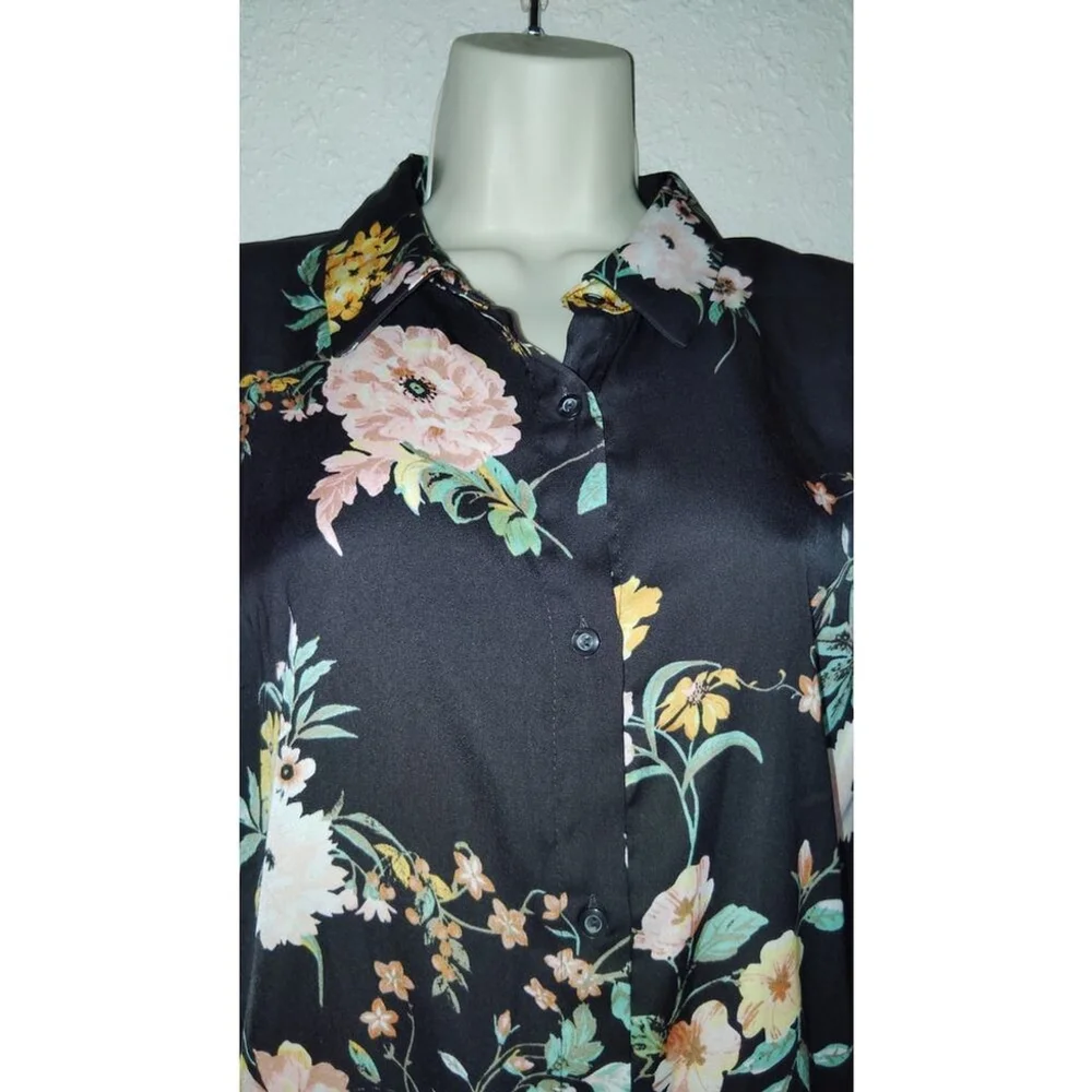 Lauren Conrad Medium Long Sleeved Button Up Black Floral Blouse - Picture 9 of 9